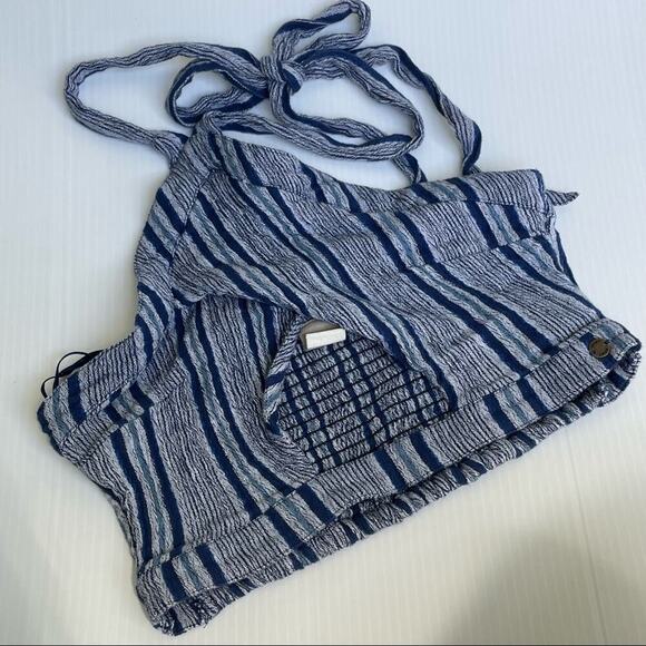Roxy striped halter crop top with front cutout smocked back blue stripes sz Med - Picture 3 of 9